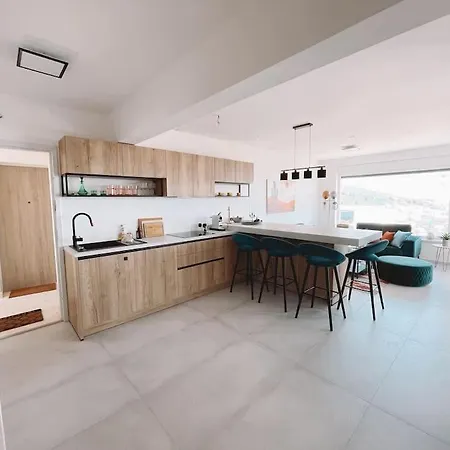 Stunning Seaview With Pool And Rooftop Near Split Apartment