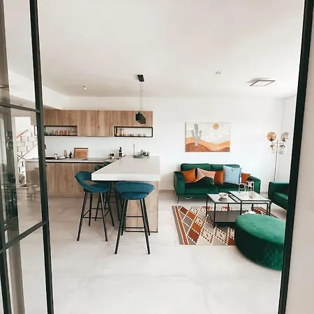 Apartment Stunning Seaview With Pool And Rooftop Near Split