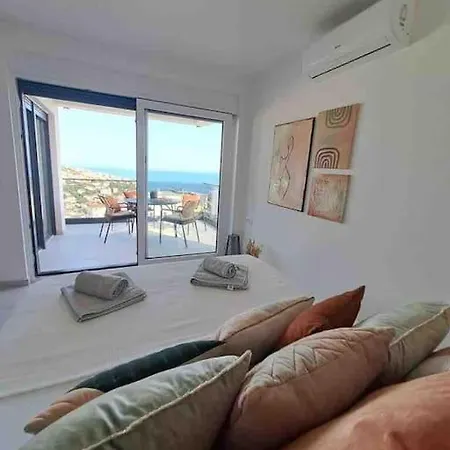 Stunning Seaview With Pool And Rooftop Near Split Apartment