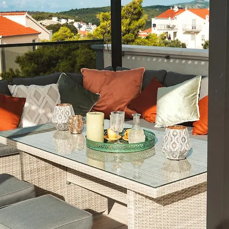 Apartment Stunning Seaview With Pool And Rooftop Near Split Trogir